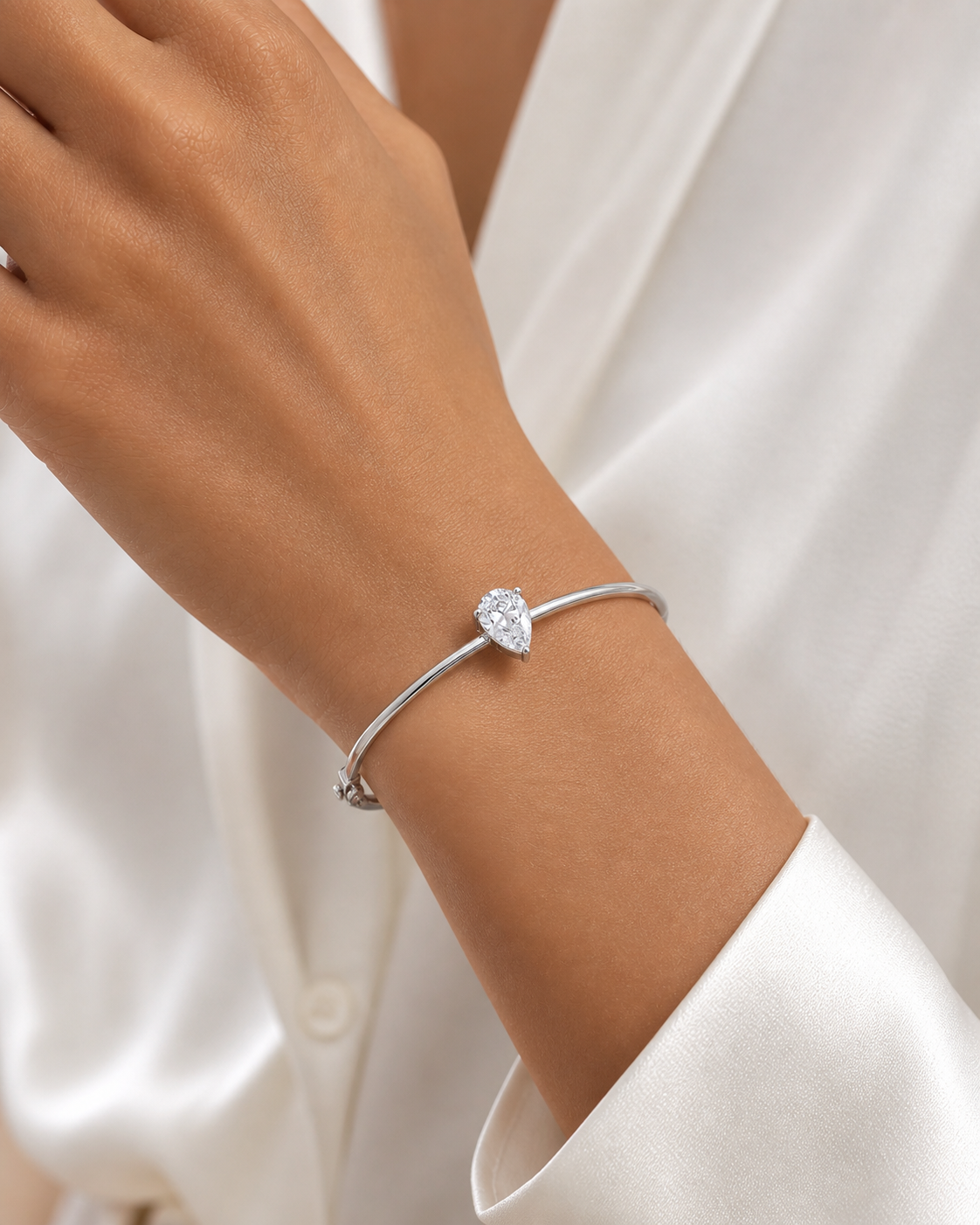 Pear Lab Diamond Bangle Bracelet – 3ct Center