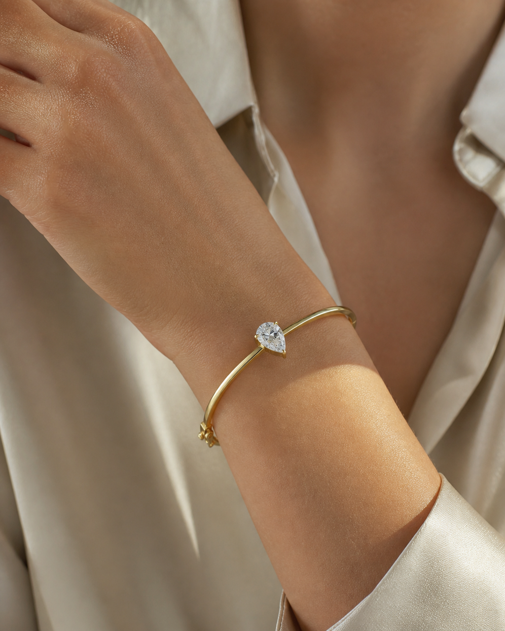 Pear Lab Diamond Bangle Bracelet – 3ct Center